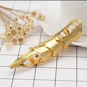 Halloween gothic skull Finger Armor Ring 
Adjustable